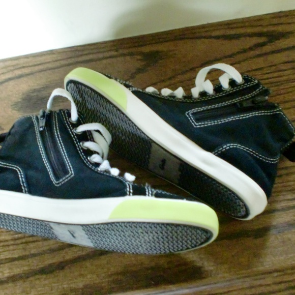 Clark's - Picture 4 of 8